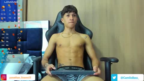 Snapshot of camilobass_ chatting on March 1, 1:32 am Camilo Bass online show from March 1, 1:32 am