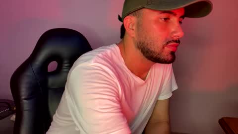 camilor_30 online show from April 28, 12:38 am