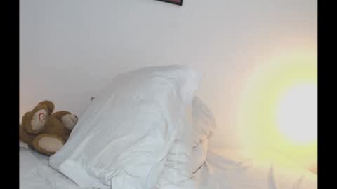 Snapshot of camilosaennz chatting on December 5, 9:50 pm camilo online show from December 5, 9:50 pm