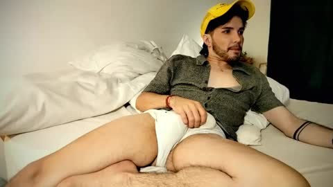 Snapshot of camilosaennz chatting on January 24, 12:31 am camilo online show from January 24, 12:31 am