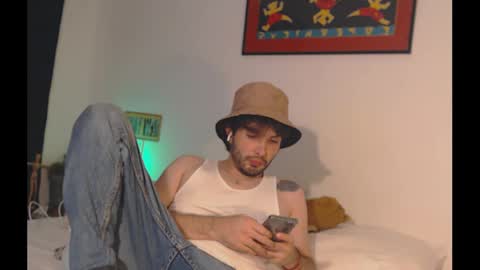 Snapshot of camilosaennz chatting on December 24, 5:38 am camilo online show from December 24, 5:38 am