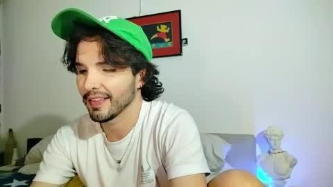 Snapshot of camilosaennz chatting on October 27, 3:53 am camilo online show from October 27, 3:53 am