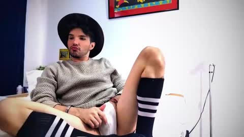 Snapshot of camilosaennz chatting on February 9, 8:13 pm camilo online show from February 9, 8:13 pm
