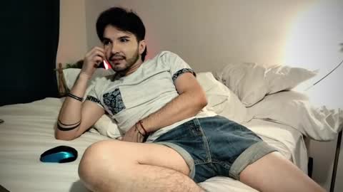 Snapshot of camilosaennz chatting on February 1, 12:29 am camilo online show from February 1, 12:29 am
