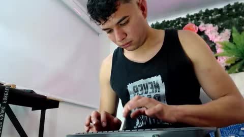 camilosmith_ online show from February 9, 7:07 pm