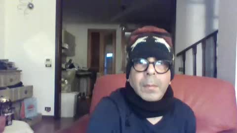 Snapshot of camomilla72 chatting on March 3, 10:44 am Cristian online show from March 3, 10:44 am
