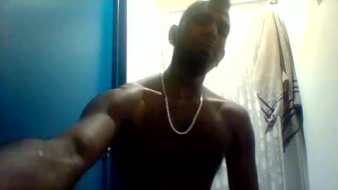 Snapshot of canadianbrownbear chatting on February 3, 8:46 am canadianbrownbear online show from February 3, 8:46 am