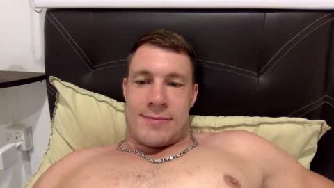 Snapshot of capt_oliver chatting on January 17, 6:25 pm follow my twitter online show from January 17, 6:25 pm