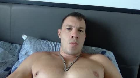 Snapshot of capt_oliver chatting on March 2, 4:18 am follow my twitter online show from March 2, 4:18 am