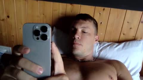 Snapshot of capt_oliver chatting on February 5, 5:20 am follow my twitter online show from February 5, 5:20 am