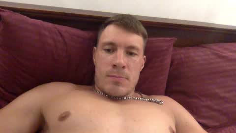 Snapshot of capt_oliver chatting on December 5, 7:18 pm follow my twitter online show from December 5, 7:18 pm