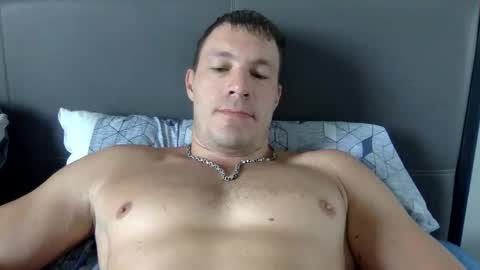 Snapshot of capt_oliver chatting on March 7, 5:07 am follow my twitter online show from March 7, 5:07 am