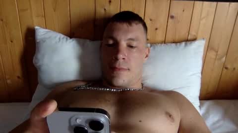 Snapshot of capt_oliver chatting on February 17, 4:42 am follow my twitter online show from February 17, 4:42 am
