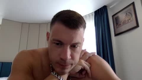 Snapshot of capt_oliver chatting on September 10, 5:28 am follow my twitter online show from September 10, 5:28 am