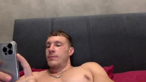 Snapshot of capt_oliver chatting on December 24, 5:44 pm follow my twitter online show from December 24, 5:44 pm