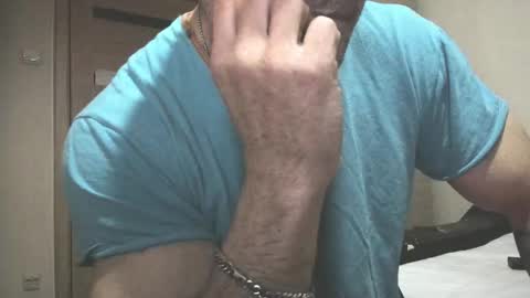 Snapshot of carin_the_body chatting on October 4, 12:27 am Laz online show from October 4, 12:27 am