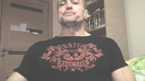 Snapshot of carin_the_body chatting on October 11, 3:21 am Laz online show from October 11, 3:21 am