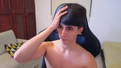 carl_dixon online show from May 10, 12:45 am
