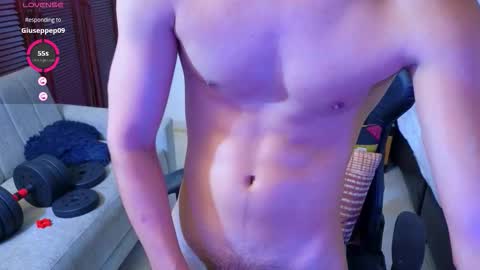 Snapshot of carl_dixon chatting on September 16, 7:04 pm carl_dixon online show from September 16, 7:04 pm