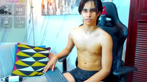 Snapshot of carl_dixon chatting on February 15, 6:33 pm carl_dixon online show from February 15, 6:33 pm