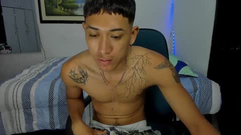 Snapshot of carlitosex09 chatting on December 27, 1:43 am master online show from December 27, 1:43 am