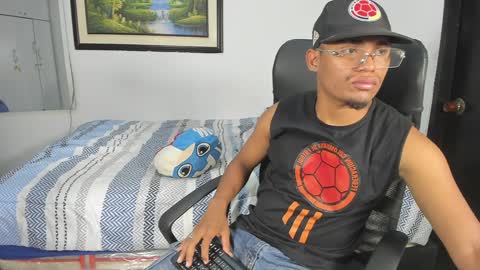 Snapshot of carlitosex09 chatting on February 1, 7:02 pm master online show from February 1, 7:02 pm