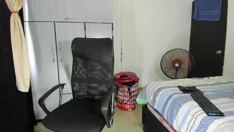 Snapshot of carlitosex09 chatting on February 12, 4:33 pm master online show from February 12, 4:33 pm