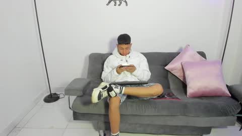Snapshot of carlitosex09 chatting on December 31, 6:05 am master online show from December 31, 6:05 am