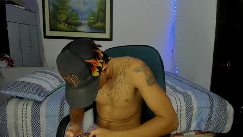 Snapshot of carlitosex09 chatting on December 24, 12:00 am master online show from December 24, 12:00 am