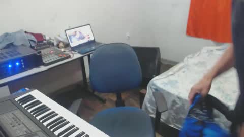 carlos online show from May 4, 9:05 pm
