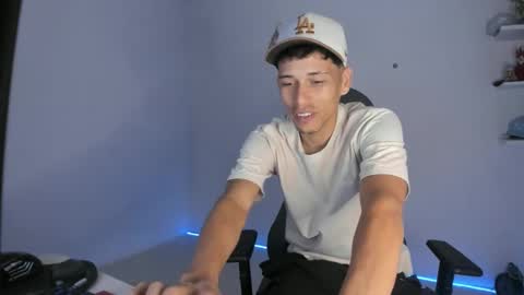 carlossmi01 online show from April 7, 1:22 pm