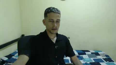 carlossmi01 online show from February 16, 3:37 am