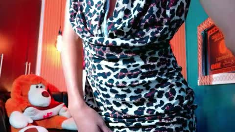 carolinejesh online show from May 4, 2:30 pm