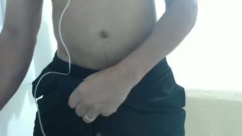 Snapshot of cashmastermuscle77 chatting on January 1, 6:27 pm cashmastermuscle77 online show from January 1, 6:27 pm