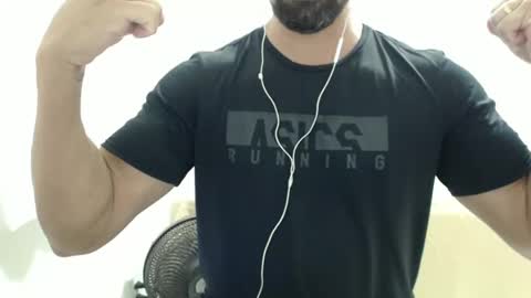 Snapshot of cashmastermuscle77 chatting on January 8, 5:48 pm cashmastermuscle77 online show from January 8, 5:48 pm