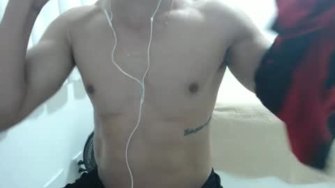 Snapshot of cashmastermuscle77 chatting on December 11, 11:43 am cashmastermuscle77 online show from December 11, 11:43 am