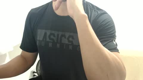 Snapshot of cashmastermuscle77 chatting on February 2, 1:02 am cashmastermuscle77 online show from February 2, 1:02 am