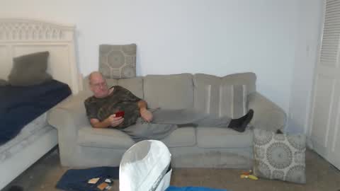Snapshot of casinocam chatting on February 18, 6:28 pm CasinoCam online show from February 18, 6:28 pm