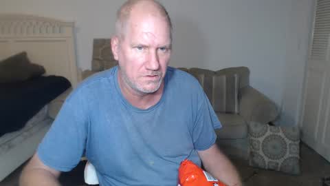 Snapshot of casinocam chatting on March 1, 4:15 am CasinoCam online show from March 1, 4:15 am