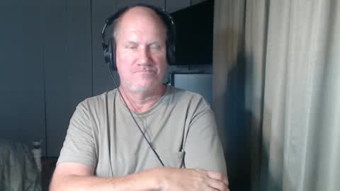 Snapshot of casinocam chatting on September 16, 5:08 am CasinoCam online show from September 16, 5:08 am