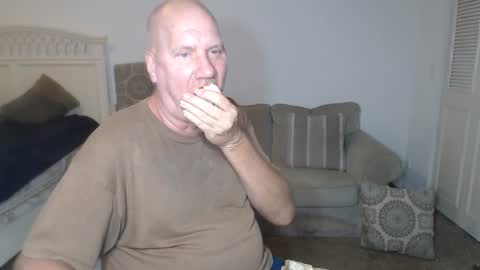 Snapshot of casinocam chatting on March 5, 4:35 am CasinoCam online show from March 5, 4:35 am