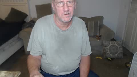 Snapshot of casinocam chatting on February 9, 11:47 am CasinoCam online show from February 9, 11:47 am