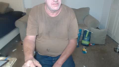 Snapshot of casinocam chatting on December 7, 10:28 pm CasinoCam online show from December 7, 10:28 pm