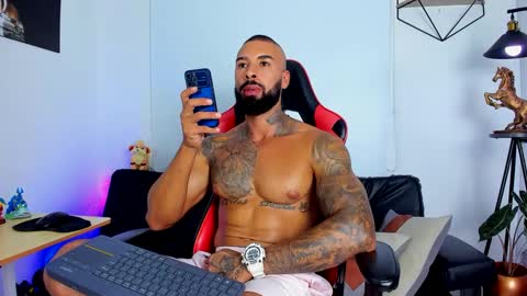 Snapshot of casticatheking chatting on February 20, 4:14 pm Matheo Brown online show from February 20, 4:14 pm