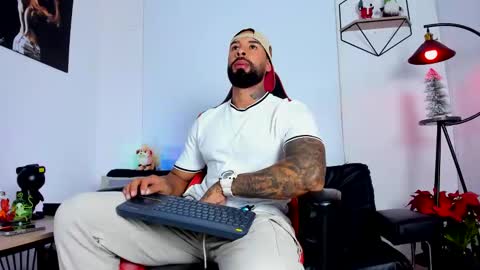 Snapshot of casticatheking chatting on January 1, 1:37 am Matheo Brown online show from January 1, 1:37 am