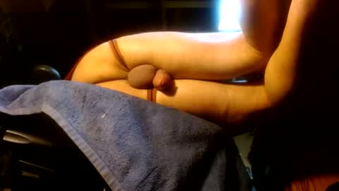 Snapshot of caughtnaked chatting on December 17, 12:00 pm caughtnaked online show from December 17, 12:00 pm