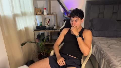 Snapshot of cdcanon chatting on October 16, 12:29 am Carlos online show from October 16, 12:29 am