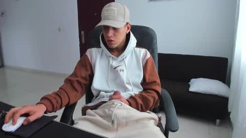 Snapshot of chandler_kenji chatting on October 10, 3:50 pm Kenji online show from October 10, 3:50 pm