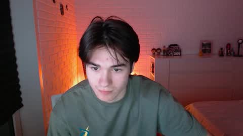 Snapshot of charleshanson69 chatting on October 2, 5:39 pm charleshanson69 online show from October 2, 5:39 pm