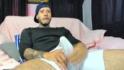 Snapshot of charless_dickenss chatting on February 5, 12:06 pm charless_dickenss online show from February 5, 12:06 pm